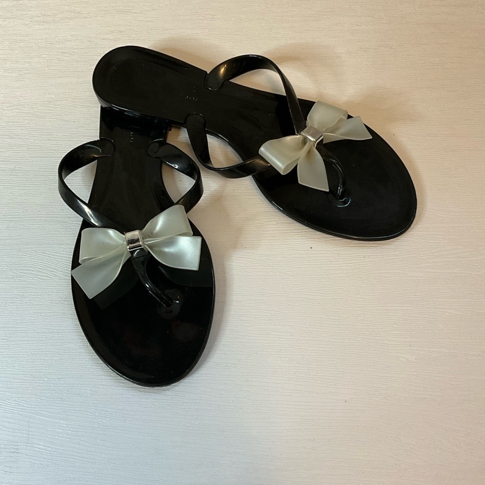 Chinese Laundry Bow flip flops black white size 8
